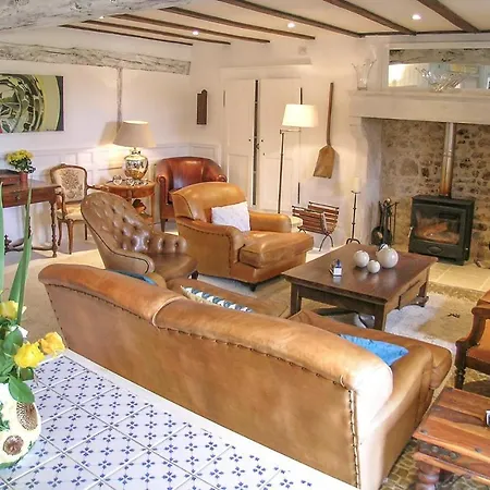 別荘 6 Bedroom Stunning In Suaux