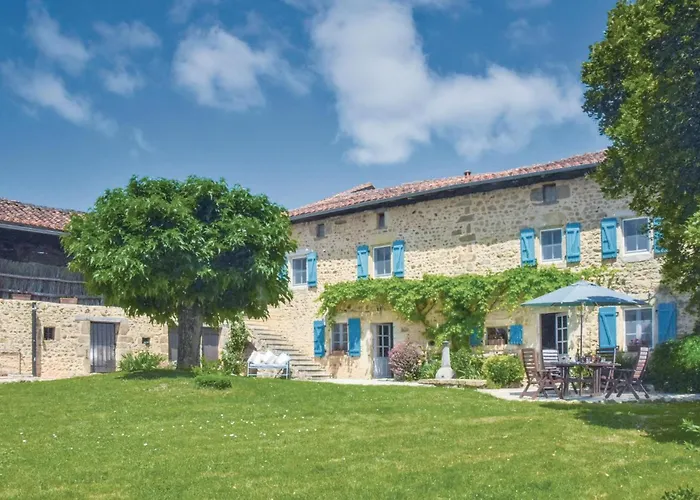 Ferienhaus Amazing In Suaux